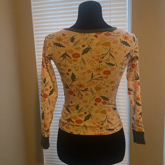 Patterned long sleeve top - Picture 2 of 3